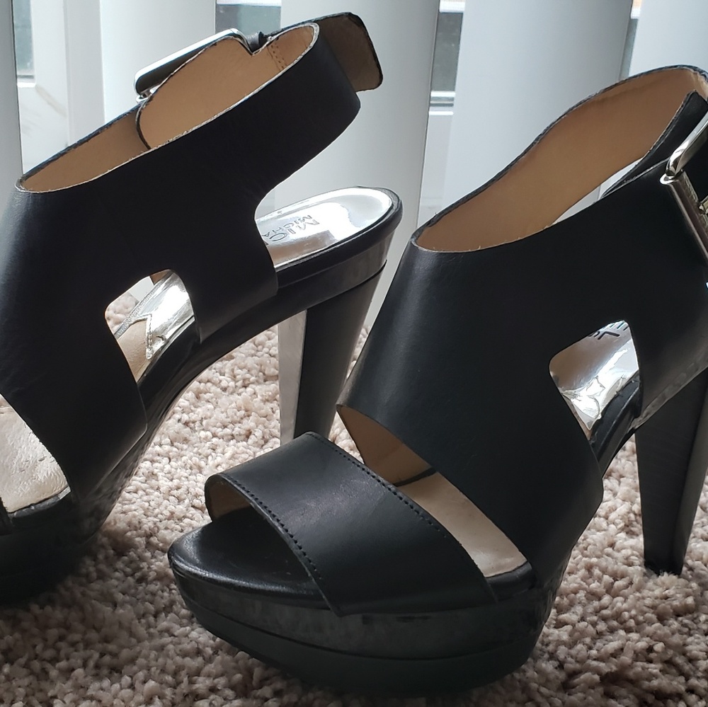 Michael Kors - Picture 3 of 5